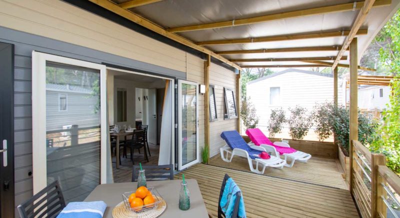 Oasis Village – Bungalow Luxe Confort 6-8 | Terrasse