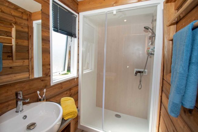 Oasis Village – Chalet 6-8 | Salle de bain